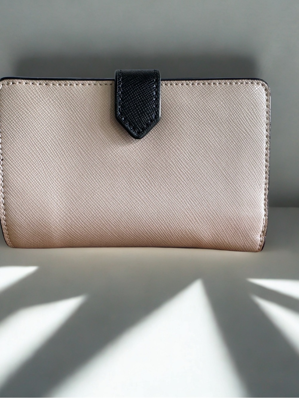 Kate Spade Staci Colorblock Medium Compact Bifold Wallet warm beige/black - Picture 2 of 13